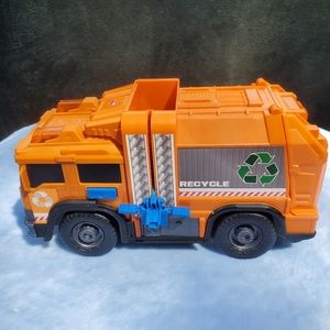 Toy garbage truck